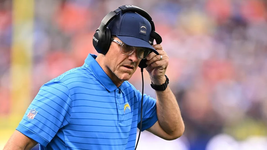 NFL Hall of Famer Dan Fouts Expresses Concern Over Los Angeles Chargers' Lack of Confidence Amid Stumbling Start